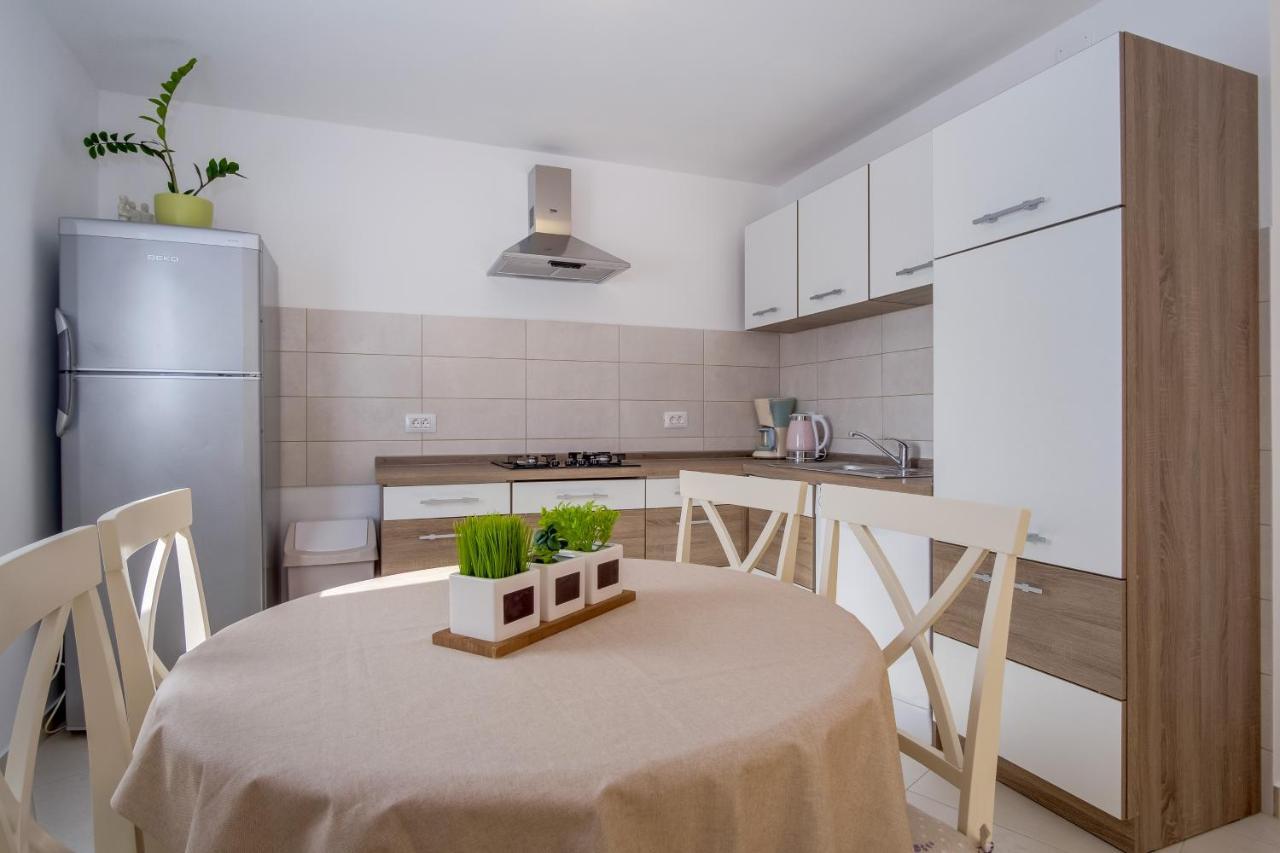 Apartment Angela Čunski エクステリア 写真