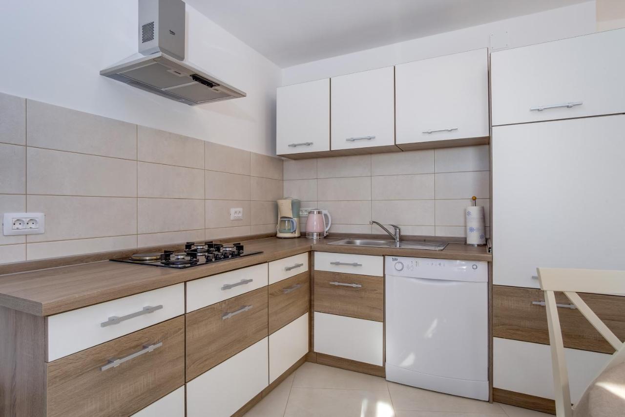 Apartment Angela Čunski エクステリア 写真